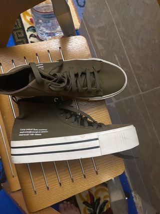 Caftán Marroquí  y color beis ￼plateado y zapatos