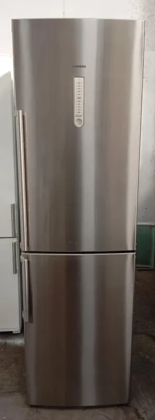 Nevera Siemens 2m alto x 60cm ancho