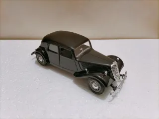 Citroen 15 CV Bburago 1/24