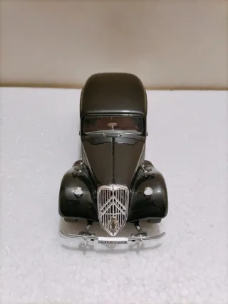 Citroen 15 CV Bburago 1/24