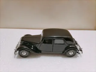 Citroen 15 CV Bburago 1/24