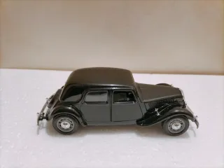 Citroen 15 CV Bburago 1/24
