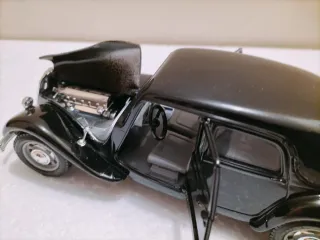 Citroen 15 CV Bburago 1/24