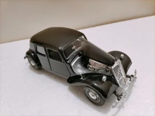 Citroen 15 CV Bburago 1/24