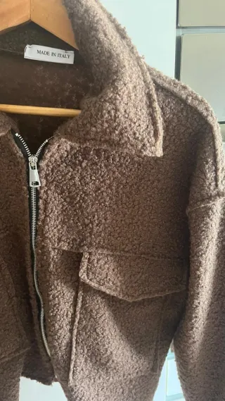 Chaqueta marrón de pelo sintético