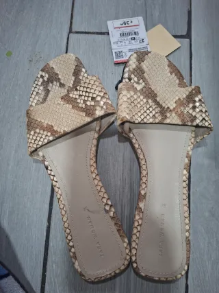 Chanclas Zara efecto piel serpiente T.37