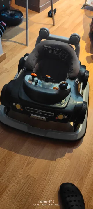 Andador infantil coche seminuevo