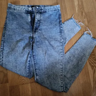 Pantalones vaqueros desgastados