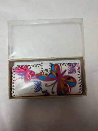 Portafogli con design a farfalla