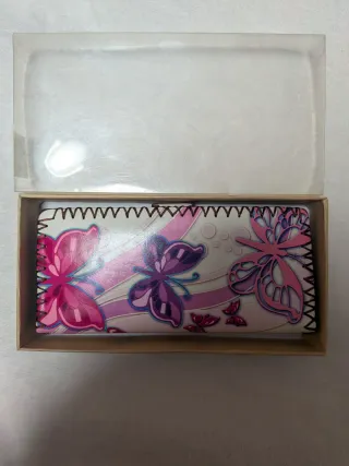 Portafogli con design a farfalla