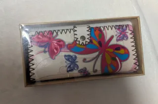 Portafogli con design a farfalla