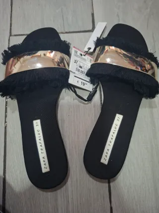 Sandalias Zara Piel Talla 37 Negro/Dorado