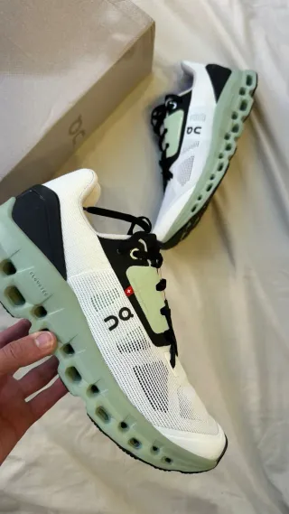 Zapatilla On Running Cloudstratus Verde/Blanco