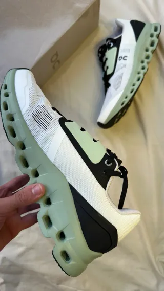 Zapatilla On Running Cloudstratus Verde/Blanco