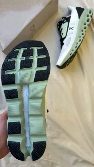 Zapatilla On Running Cloudstratus Verde/Blanco