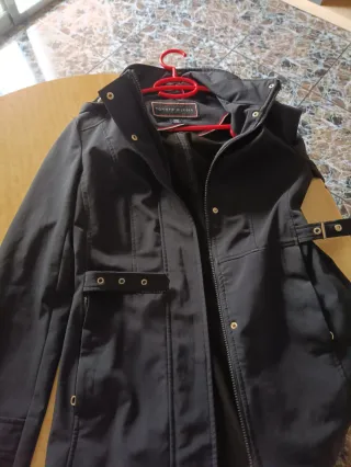 Parka Tommy Hilfiger Mujer Talla XS Negra