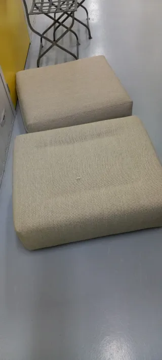 Poggiapiedi/Pouf in tessuto beige