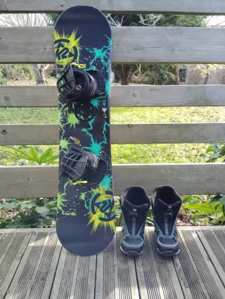 Tavola da snowboard K2 e scarponi per bambini