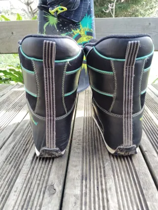 Tavola da snowboard K2 e scarponi per bambini