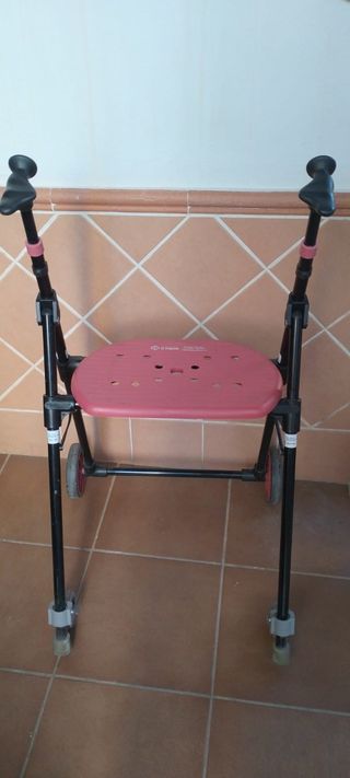 Andador para discapacitados o personas mayores