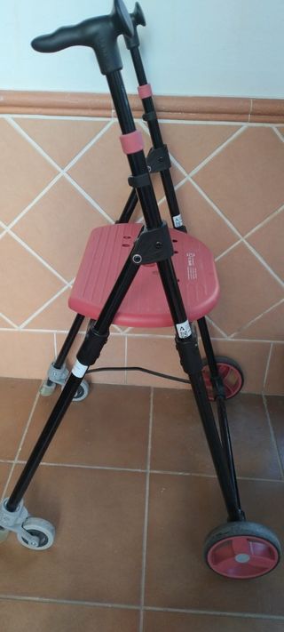 Andador para discapacitados o personas mayores