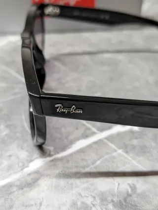 Occhiali da sole Ray-Ban Wayfarer Reverse Viola