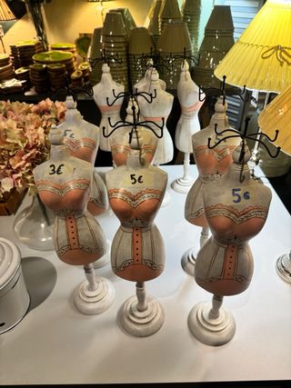 Manichino portagioie per collane e orecchini decorativi