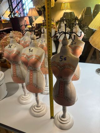 Manichino portagioie per collane e orecchini decorativi