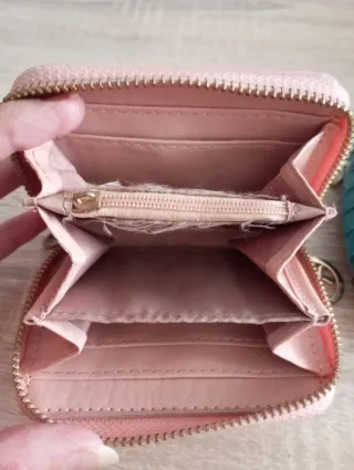 Lote 2 portafogli in pelle scamosciata MK e turchese