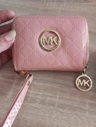 Lote 2 portafogli in pelle scamosciata MK e turchese