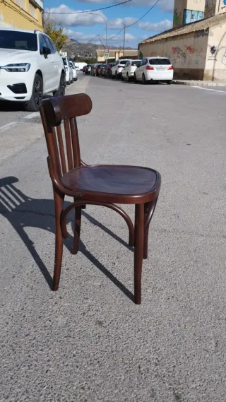 Silla Thonet madera oscura