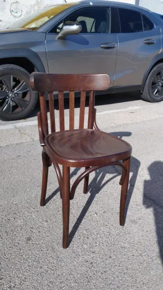 Silla Thonet madera oscura