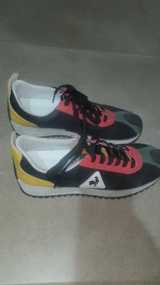 Zapatillas Le Coq Sportif Negras y Rojas