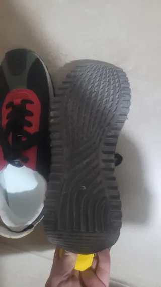 Zapatillas Le Coq Sportif Negras y Rojas