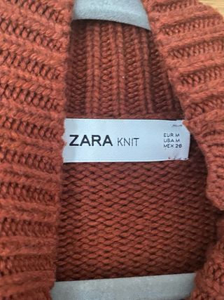 Jersey de punto cuello alto color teja en talla M