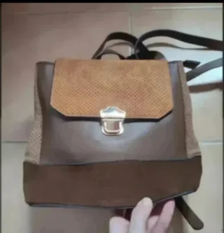 Bolso marrón y dorado