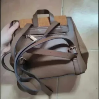 Bolso marrón y dorado