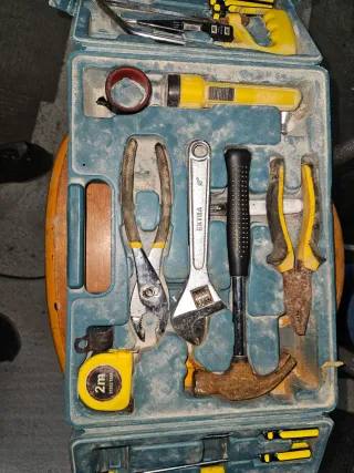 Caja de herramientas con accesorios