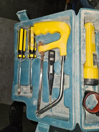 Caja de herramientas con accesorios