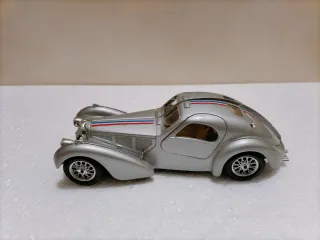 Bugatti Atlantic Bburago 1/24