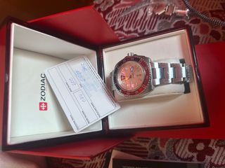 Reloj Zodiac Plata y Rojo