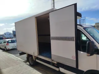 Camión isotermo listo para trabajar