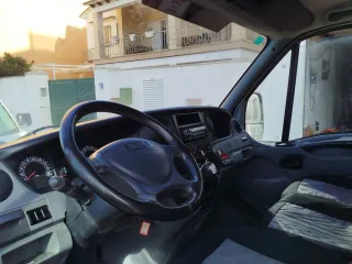 Camión isotermo listo para trabajar