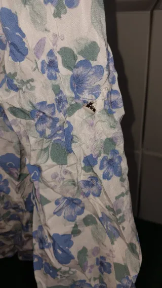 Blusa floral azul y blanca