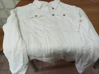 Cazadora vaquera blanca