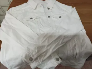 Cazadora vaquera blanca