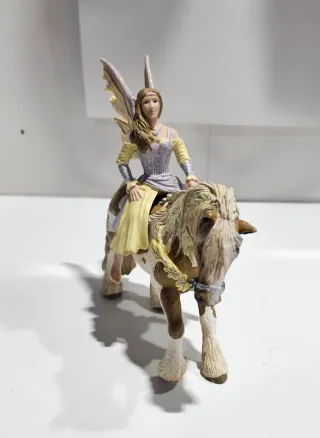 Figura Hada con Caballo Alado Schleich