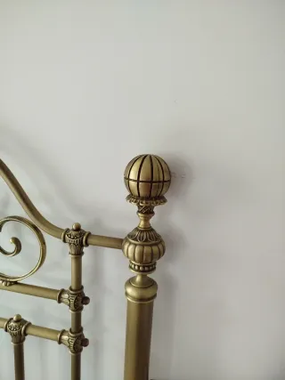 Cabezal de cama dorado, cama 135