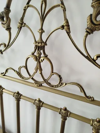 Cabezal de cama dorado, cama 135