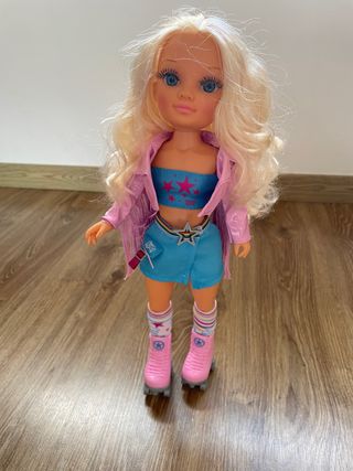 Nancy Patinadora Rosa y Azul